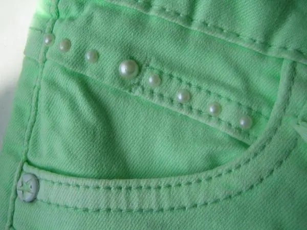 Foto aus der offiziellen Meldung: GLO-STORY Kinderhose — Risiko: Ersticken