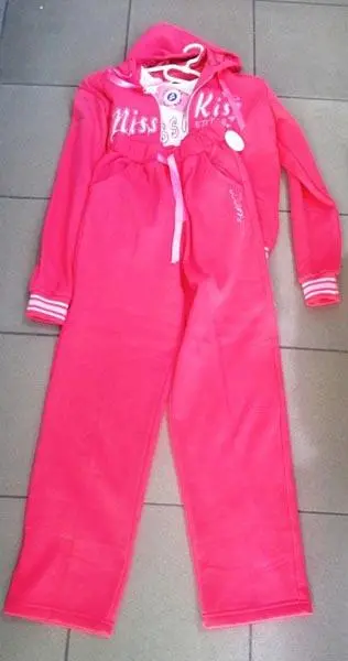 Foto do aviso oficial: Gold Champion Roupa de rapariga — risco: Ferimentos & Estrangulamento