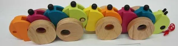 Photo de l’avis officiel: Santoys Wooden Caterpillar Jouet de pull-along — risque: Étouffement