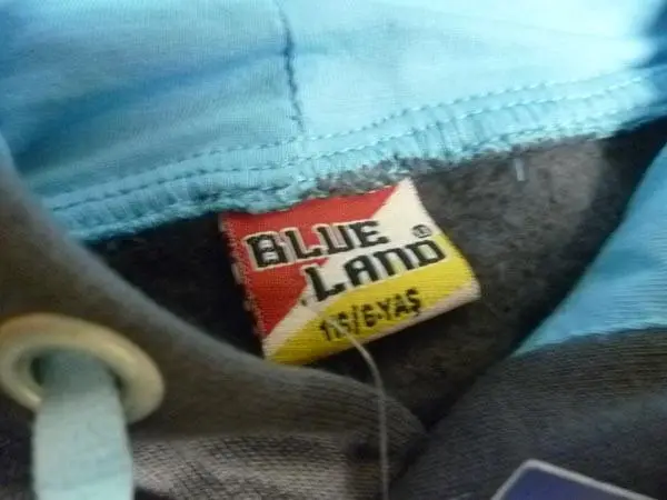Foto aus der offiziellen Meldung: BLUELAND Kinder-Sweatshirt — Risiko: Strangulierung