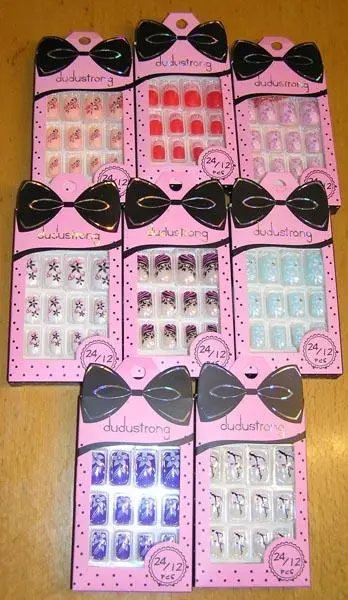 Foto aus der offiziellen Meldung: Dudustrong 1) Fashionisfa Nails; 2) Nails Dudustrong Falsche Nägel — Risiko: Chemikalie