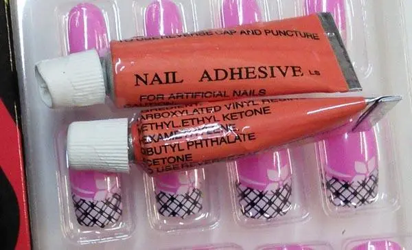 Photo de l’avis officiel: Dudustrong Jeweled Strips Faux ongles — risque: Risque chimique