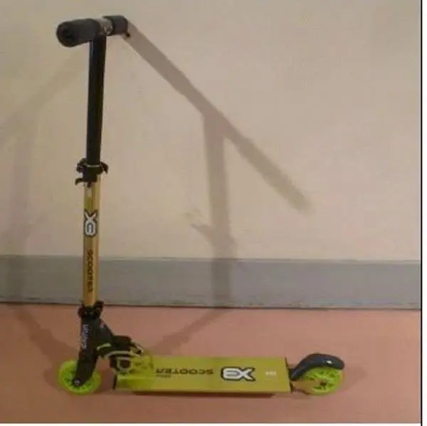 Foto aus der offiziellen Meldung: EXIfun / EXIsport X3 SCOOTER Kickroller — Risiko: Verletzungen