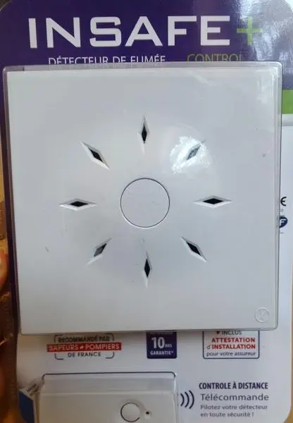 Foto uit de officiële melding: INSAFE+ Detecteur de fumé (smoke detector) / DESIGN CONTROLE+ Rookmelder — risico: Brand