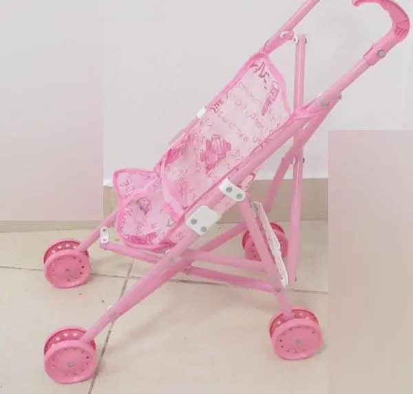 Foto do aviso oficial: Fnanga Toys Sweet Ums Baby Boneca com carrinho de brinquedo e chocalho — risco: Engasgamento & Ferimentos