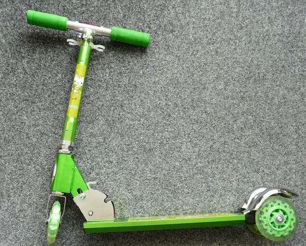 Foto aus der offiziellen Meldung: Rollerboard Scooter Spielzeugroller — Risiko: Einklemmen & Verletzungen