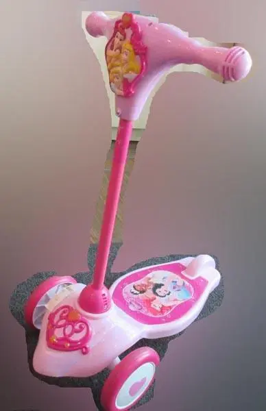 Foto aus der offiziellen Meldung: Kiddieland MY FIRST PRINCESS NON-FOLDABLE SCOOTER Spielzeugroller — Risiko: Verletzungen