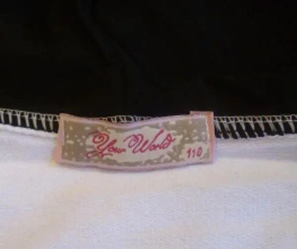 Foto aus der offiziellen Meldung: Your World Mädchen Sweatshirt — Risiko: Strangulierung