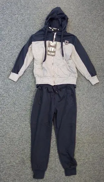 Foto uit de officiële melding: HOLLYWEEK Kinderkleding set — risico: Verwurging