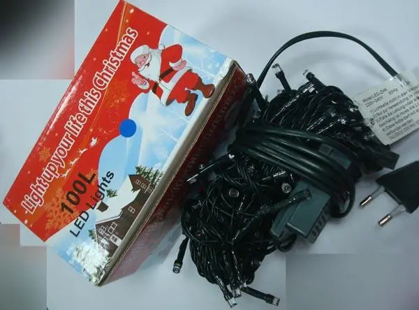 Photo from the official notice: Light up your life this Christmas - 100L LED Lights / 140 Lampadas lighting chain — electric shock risk