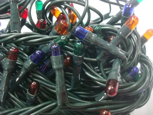 Photo from the official notice: Light up your life this Christmas - 100L LED Lights / 140 Lampadas lighting chain — electric shock risk