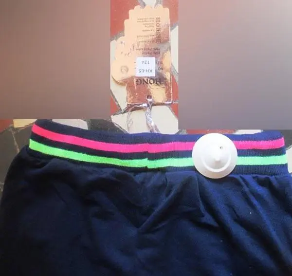 Foto aus der offiziellen Meldung: Hong Kinderhose — Risiko: Verletzungen (A12/0172/16)