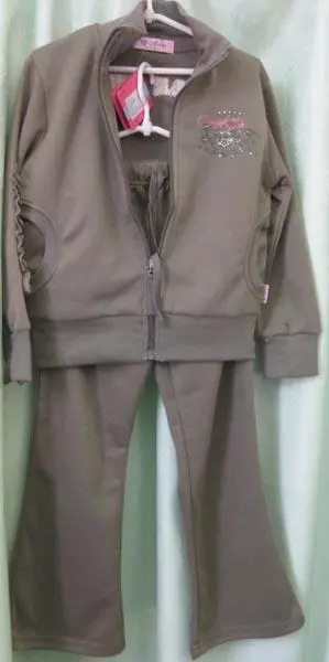 Foto uit de officiële melding: Arino Kinderkleding set — risico: Verwonding