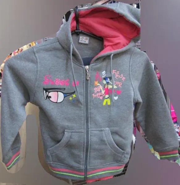 Foto uit de officiële melding: AD Miring Kinderkleding set — risico: Verwurging (A12/0275/16)