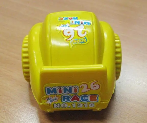 Foto do aviso oficial: Capz &amp; Candy 26 Mini Race Carro de brinquedo — risco: Engasgamento