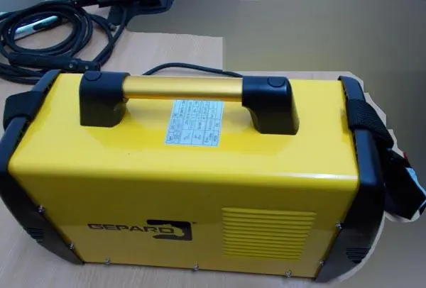 Foto dell’avviso ufficiale: Gepard Spawarka Inwerterowa MMA LCD Saldatore portatile — rischio: Scossa elettrica & Incendio