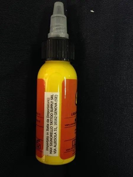 Foto dell’avviso ufficiale: Eternal Ink Lightning Yellow Inchiostro del tatuaggio — rischio: Rischio chimico (A12/0347/16)