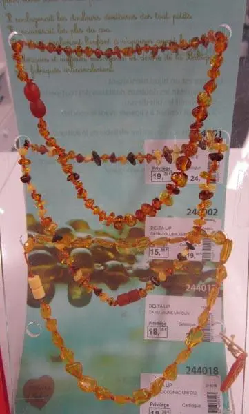 Photo from the official notice: Mon premier collier d'ambre ('My first amber necklace') — strangulation risk