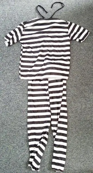 Foto aus der offiziellen Meldung: PRISONER MAN Kostüm ausgefallenem Kleid — Risiko: Strangulierung