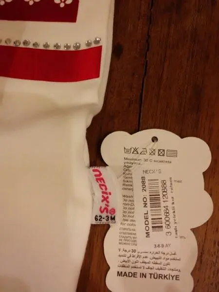 Photo from the official notice: Necix's babies' clothing set — choking risk (A12/0431/16)