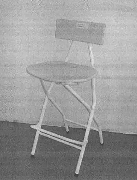 Photo de l’avis officiel: MAXCHIEF EUROPE Taburete plegable ("folding stool") Chaises pliantes — risque: Blessures