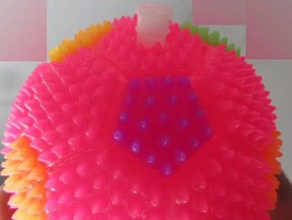 Foto do aviso oficial: X-BD FLASHING BALLS Bolas de plástico — risco: Engasgamento