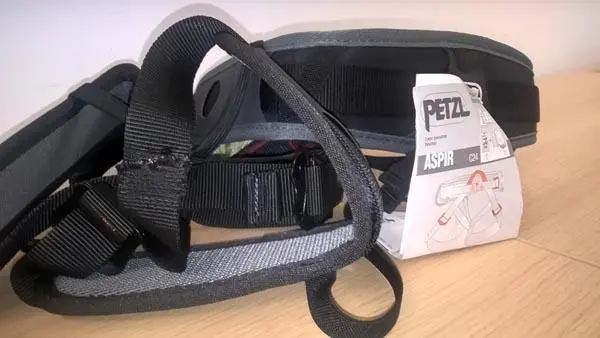 Foto do aviso oficial: Petzl Aspir Arnês de escalada — risco: Ferimentos