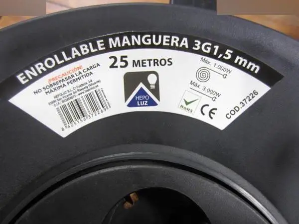 Photo de l’avis officiel: Hepoluz Enrollable Manguera Câble d’extension — risque: Choc électrique