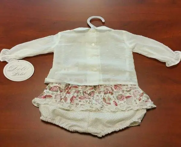 Foto do aviso oficial: Dolce Petit Conjunto de roupas de bebé — risco: Engasgamento