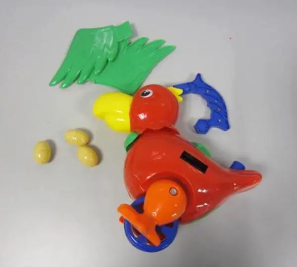 Foto aus der offiziellen Meldung: Victoria Party Push-along Spielzeug — Risiko: Ersticken
