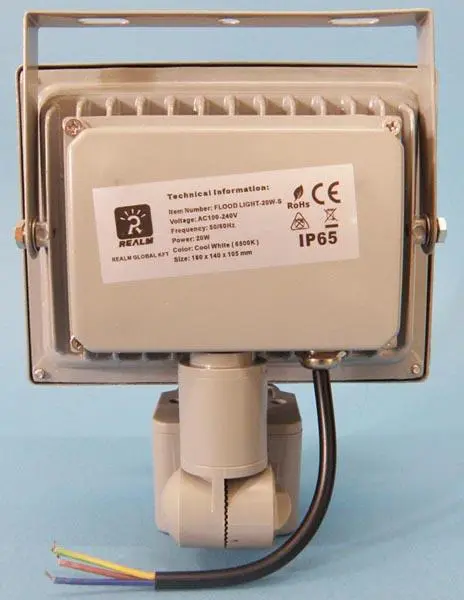 Foto do aviso oficial: Realm LED Flood Light Projetor LED — risco: Choque elétrico