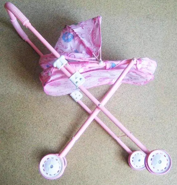 Photo de l’avis officiel: Beautiful Pram Poussette à jouet — risque: Blessures