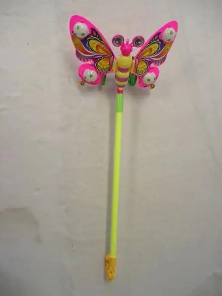 Foto aus der offiziellen Meldung: Huan Qiu Push-along Spielzeug — Risiko: Ersticken
