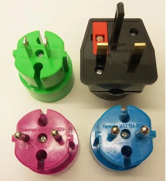 Foto dell’avviso ufficiale: Vivanco Traveller's Connector Set Adattatori per spina da viaggio — rischio: Scossa elettrica