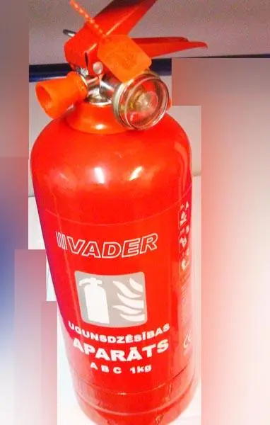 Foto dell’avviso ufficiale: VADER Ugunsdzēsības Aparāts [Fire extinguisher] Estintore — rischio: Ustioni & Incendio