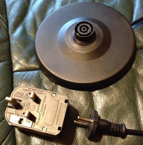 Photo from the official notice: SupportPlus Edelstahl Wasserkocher - Stainless Steel Kettle electric kettle — electric shock risk