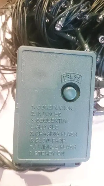 Photo from the official notice: WESOLYCH SWIAT LAMPKI CHOINKOWE ('Merry Christmas Tree Lights') lighting chain — electric shock risk