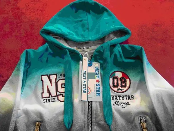 Foto uit de officiële melding: NEXT STAR Kinderkleding set — risico: Verwonding & Verwurging