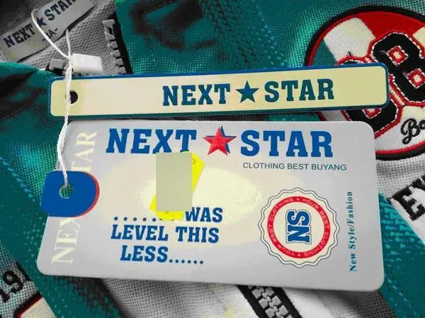 Foto uit de officiële melding: NEXT STAR Kinderkleding set — risico: Verwonding & Verwurging