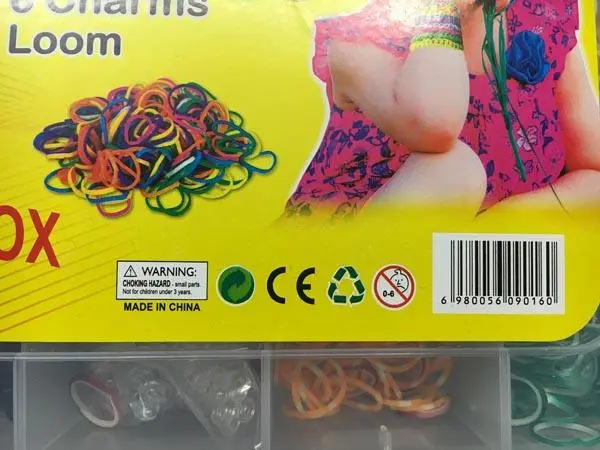 Foto do aviso oficial: Kit de création de bracelets de luxe - Holiday Fun Box Loomband com encantos — risco: Químico