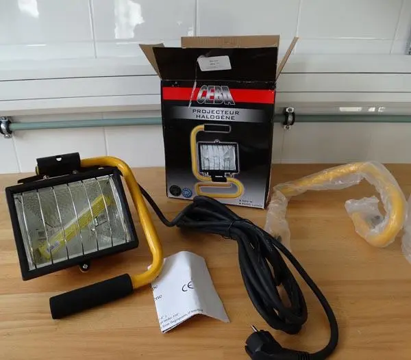 Photo from the official notice: Ceba halogen floodlight — electric shock & fire risk