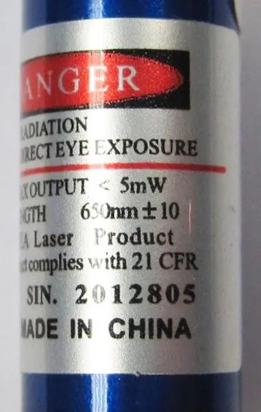 Foto aus der offiziellen Meldung: Qx 2 in 1 LASER &amp; LED LIGHT Laserpointer — Risiko: Sehschaden