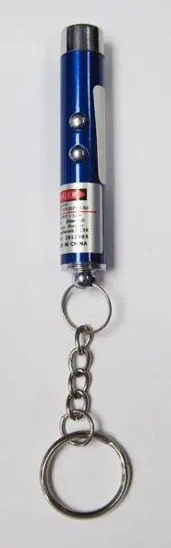 Foto aus der offiziellen Meldung: Qx 2 in 1 LASER &amp; LED LIGHT Laserpointer — Risiko: Sehschaden