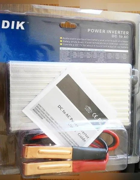 Foto uit de officiële melding: DIK Power Inverter DC to AC Omvormer van de automacht — risico: Elektrische schok