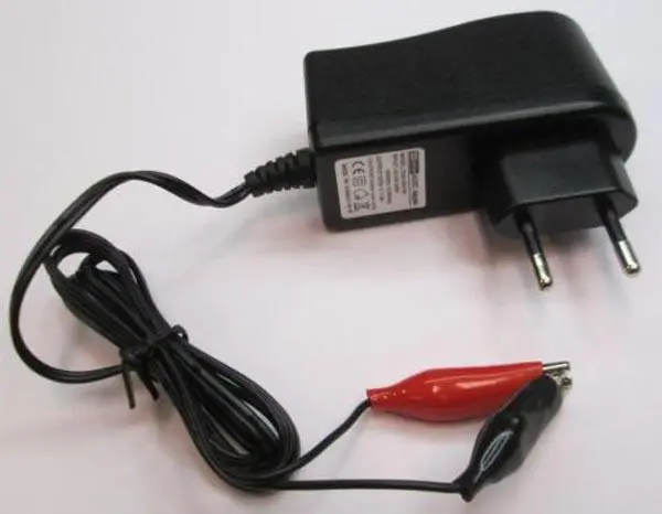 Photo de l’avis officiel: UO Vision Chargeur de batterie — risque: Choc électrique