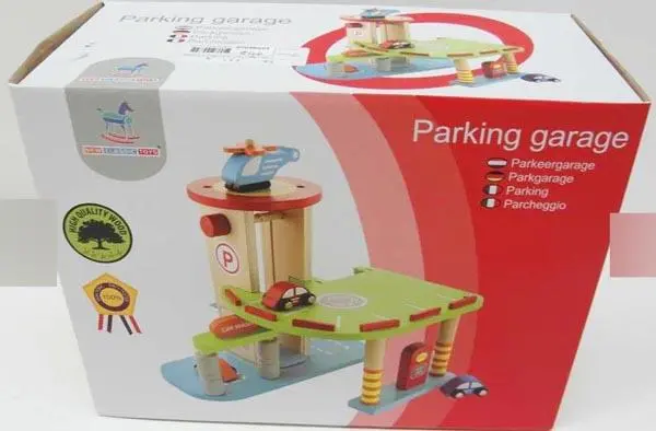 Foto del aviso oficial: New Classic Toys Parking garage Juguete de madera — riesgo: Atragantamiento