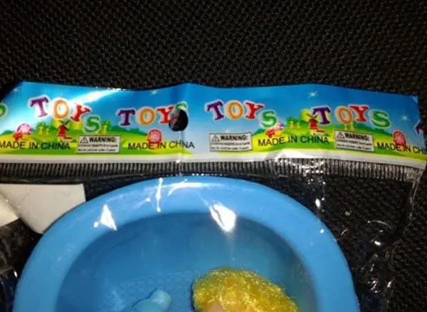 Photo de l’avis officiel: Toys Ensemble de poupées — risque: Risque chimique