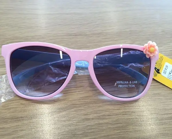 Foto do aviso oficial: Boots Kids Sunglasses Óculos de sol para crianças — risco: Engasgamento & Cortes