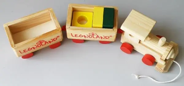 Foto aus der offiziellen Meldung: GLOBO / LEGNOLAND Trenino Ciuf Ciuf / Ciuff Ciuff Train Pull-Along Spielzeug — Risiko: Ersticken