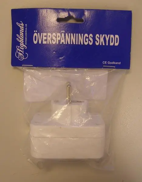Photo from the official notice: Highlands International Överspänningsskydd ('surge protection') surge protection adaptor — electric shock risk